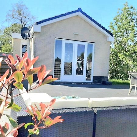 Huisje Britt Met Grote Tuin En Veel Privacy Dirkshorn Kültér fotó