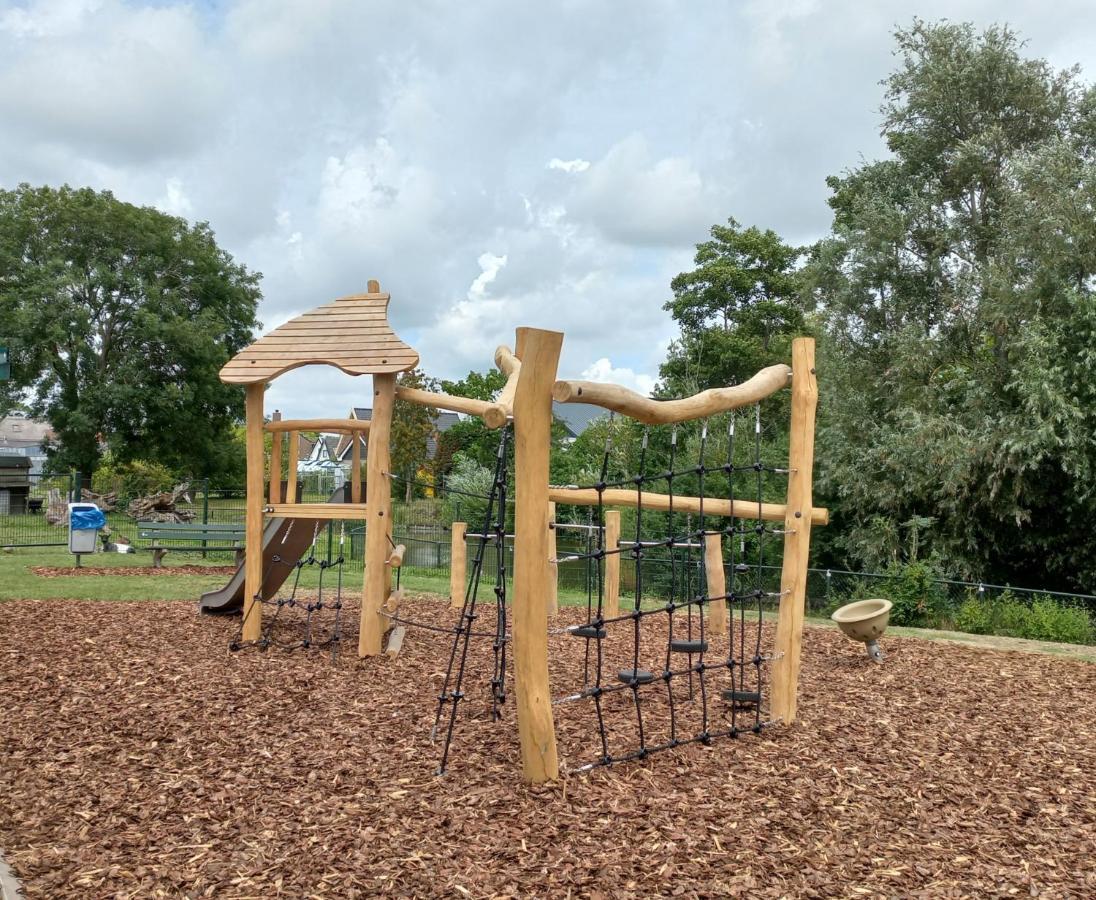 Huisje Britt Met Grote Tuin En Veel Privacy Dirkshorn Kültér fotó