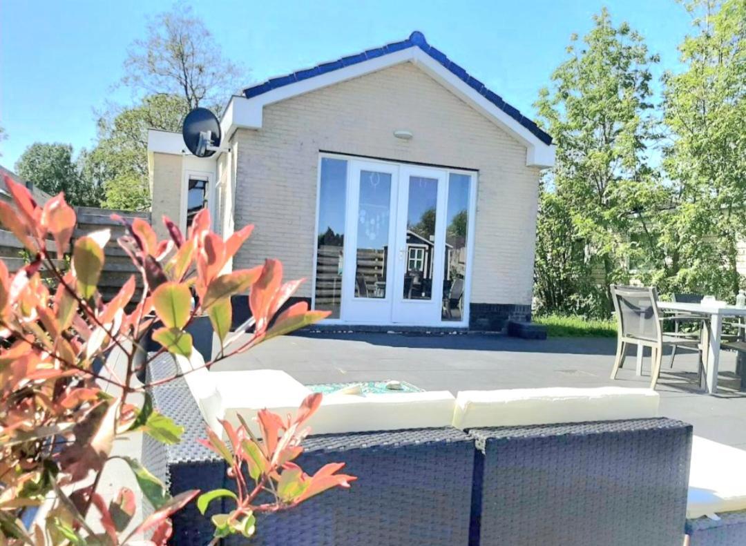 Huisje Britt Met Grote Tuin En Veel Privacy Dirkshorn Kültér fotó